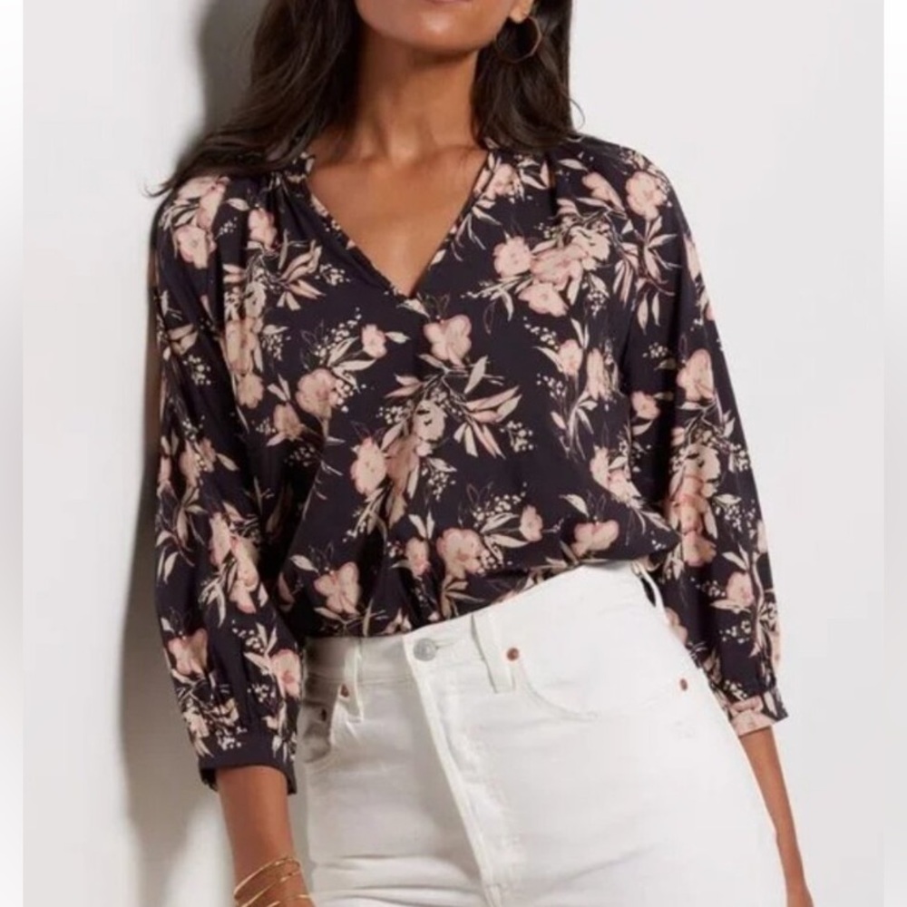 Evereve Stella Floral Print Blouse Pullover Top
Size Small V2